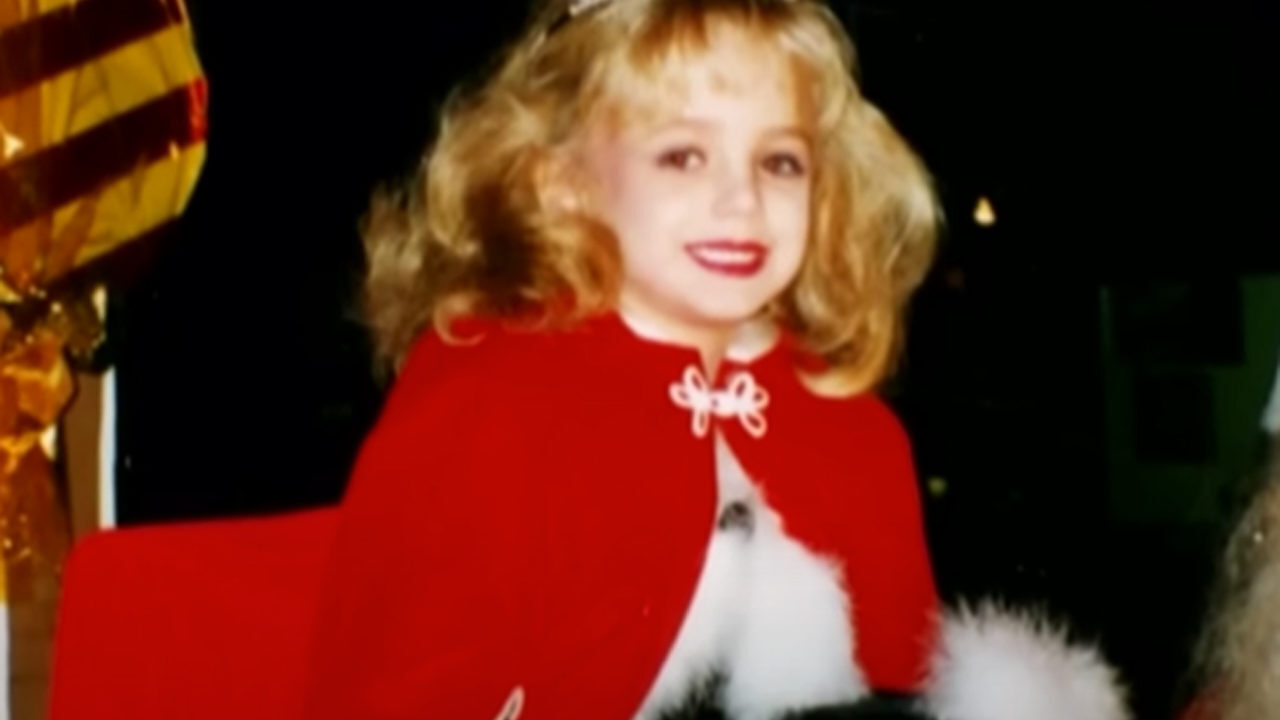 [IMAGE] Key To JonBen&eacute;t Ramsey Case?! Cops Urged To Re-Test DNA On 3 Pieces Of Evidence -- Here's Why!